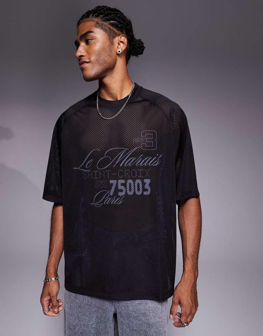 ASOS DESIGN - Oversize-T-Shirt aus Airtex in Schwarz mit „Le Marais"-Print ASOS DESIGN - Oversize-T-Shirt aus Airtex in Schwarz mit „Le Marais"-Print von ASOS DESIGN