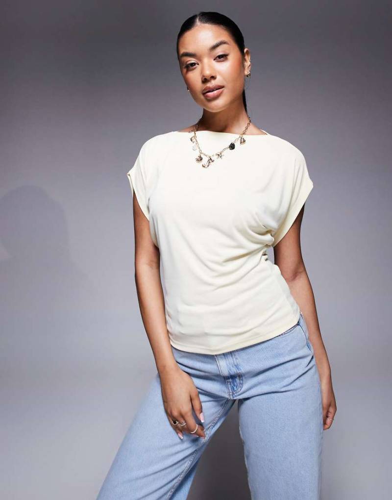 ASOS DESIGN - Oversize-T-Shirt aus Cupro in Zitronengelb mit angesetzten Flügelärmeln-Schwarz von ASOS DESIGN