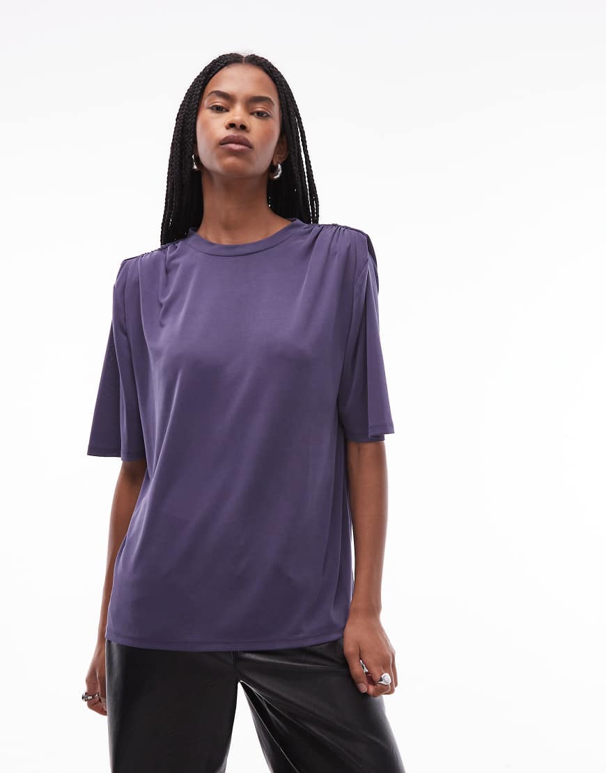 ASOS DESIGN - Oversize-T-Shirt aus Modal in Marineblau mit Schulterpolster-Detail von ASOS DESIGN