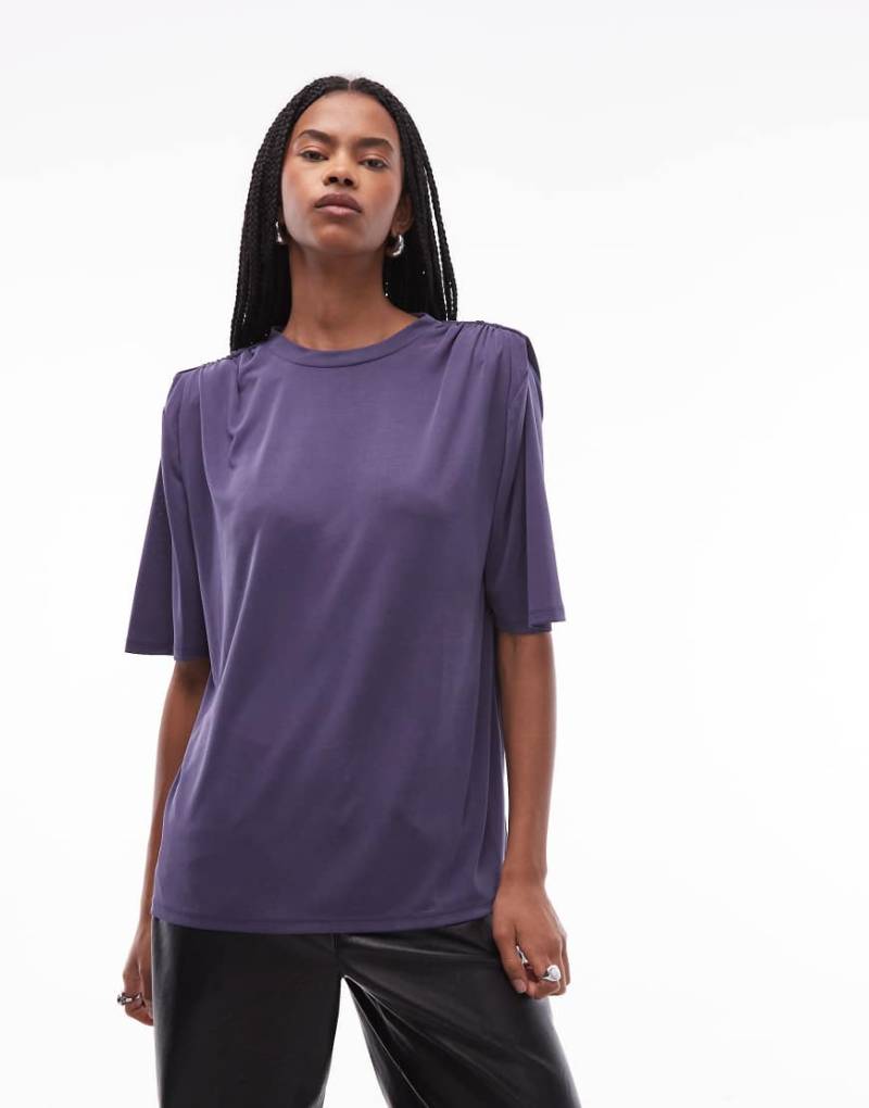 ASOS DESIGN - Oversize-T-Shirt aus Modal in Marineblau mit Schulterpolster-Detail von ASOS DESIGN