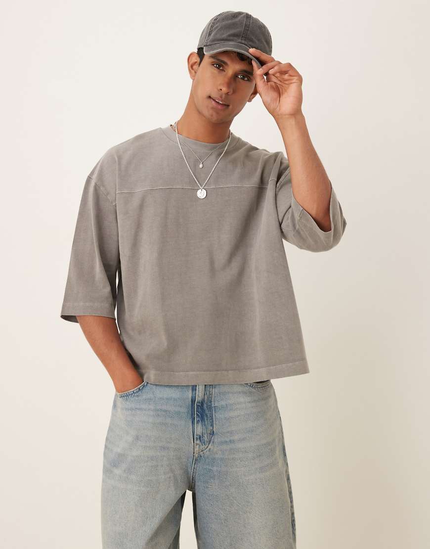 ASOS DESIGN - Oversize-T-Shirt aus schwerem Stoff in Anthrazit mit halblangen Ärmeln-Grau ASOS DESIGN - Oversize-T-Shirt aus schwerem Stoff in Anthrazit mit halblangen Ärmeln-Grau von ASOS DESIGN