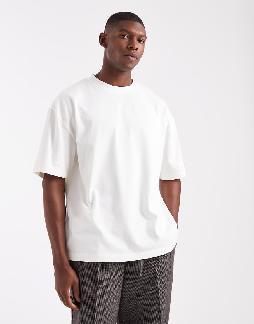 ASOS DESIGN - Oversize-T-Shirt aus schwerem Stoff in Cremeweiß von ASOS DESIGN