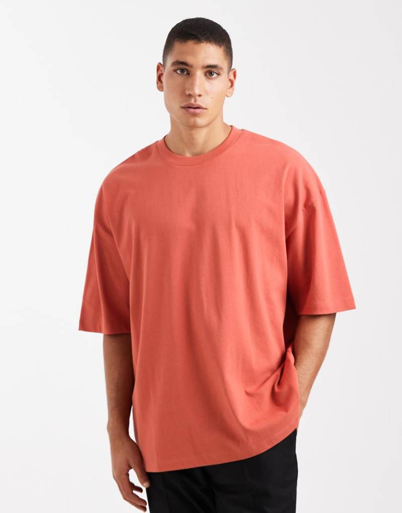 ASOS DESIGN - Oversize-T-Shirt aus schwerem Stoff in Rostrot mit überschnittenen Schultern-Brown von ASOS DESIGN
