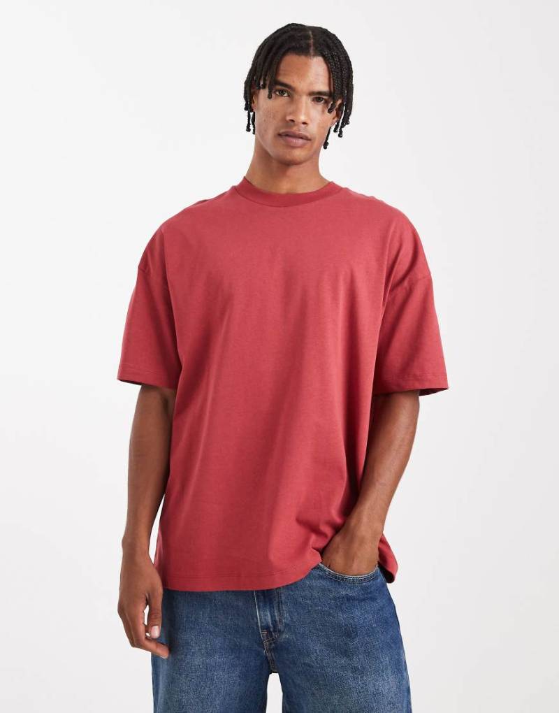 ASOS DESIGN - Oversize-T-Shirt aus schwerem Stoff in Rot mit überschnittenen Schultern von ASOS DESIGN