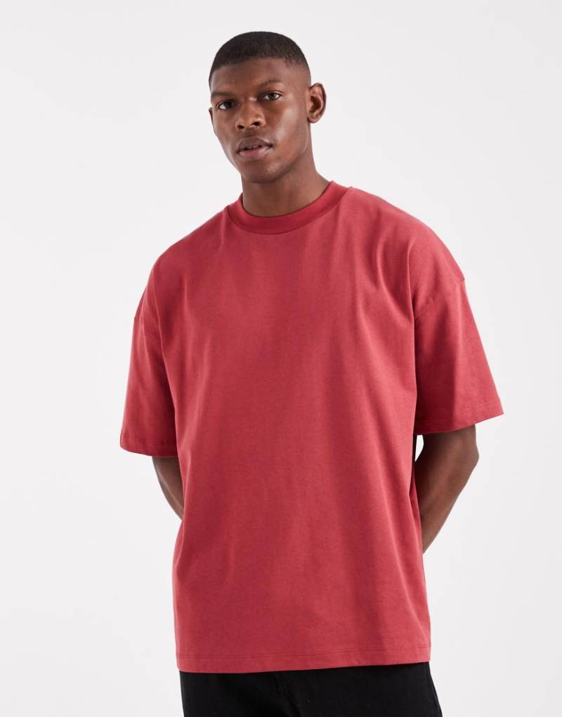 ASOS DESIGN - Oversize-T-Shirt aus schwerem Stoff in Rot mit überschnittenen Schultern von ASOS DESIGN