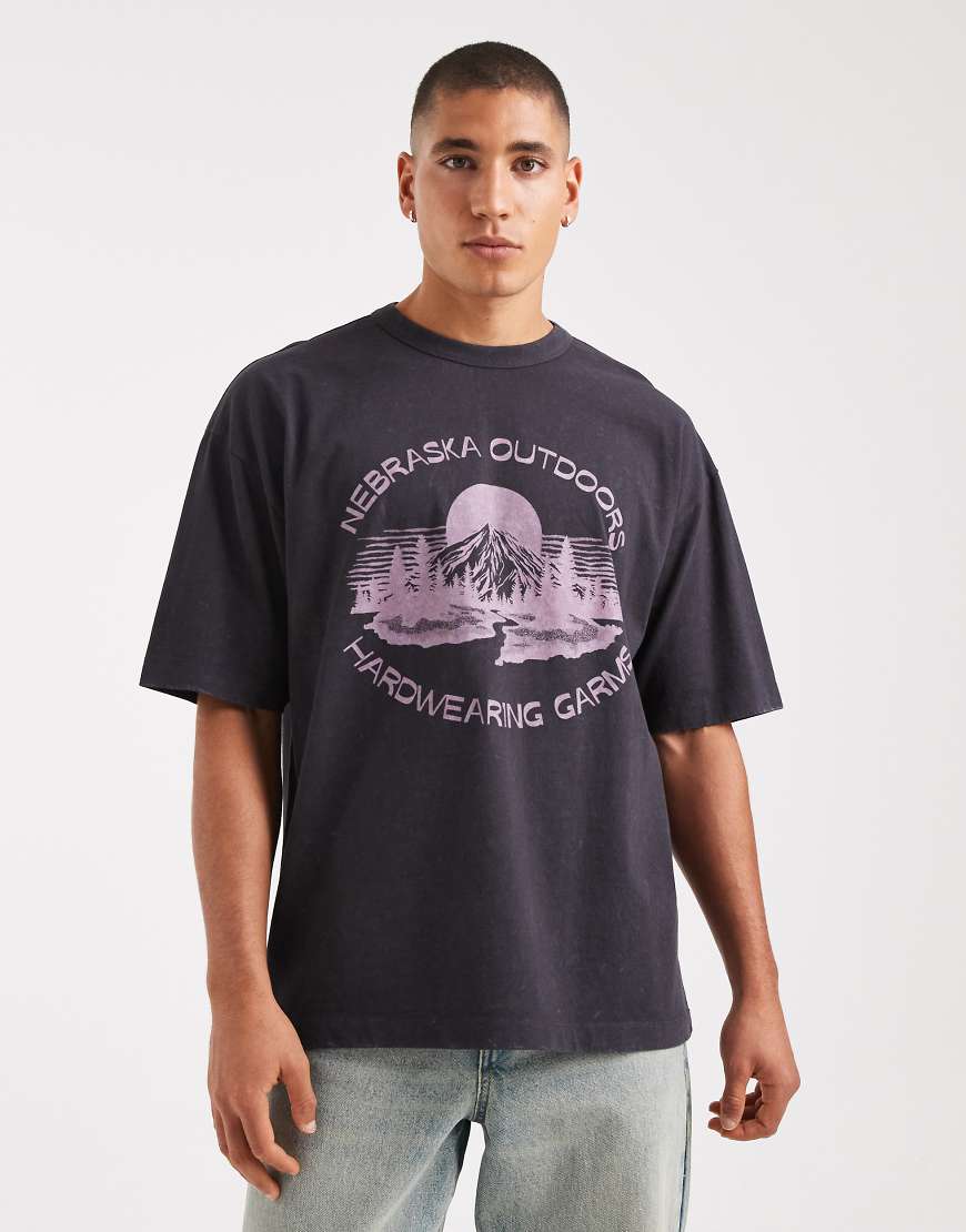 ASOS DESIGN - Oversize-T-Shirt aus schwerem Stoff in verwaschenem Schwarz mit City-Print von ASOS DESIGN