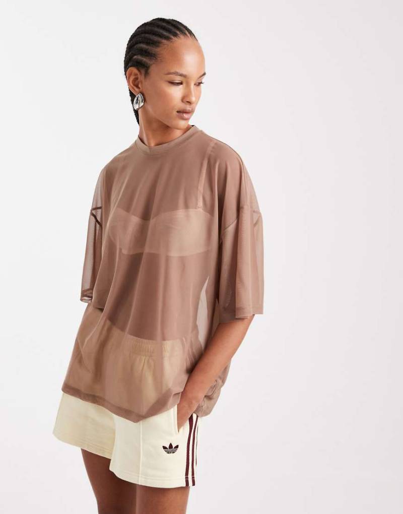 ASOS DESIGN - Oversize-T-Shirt im Longline-Schnitt, aus Netzstoff in Steinfarben-Neutral von ASOS DESIGN