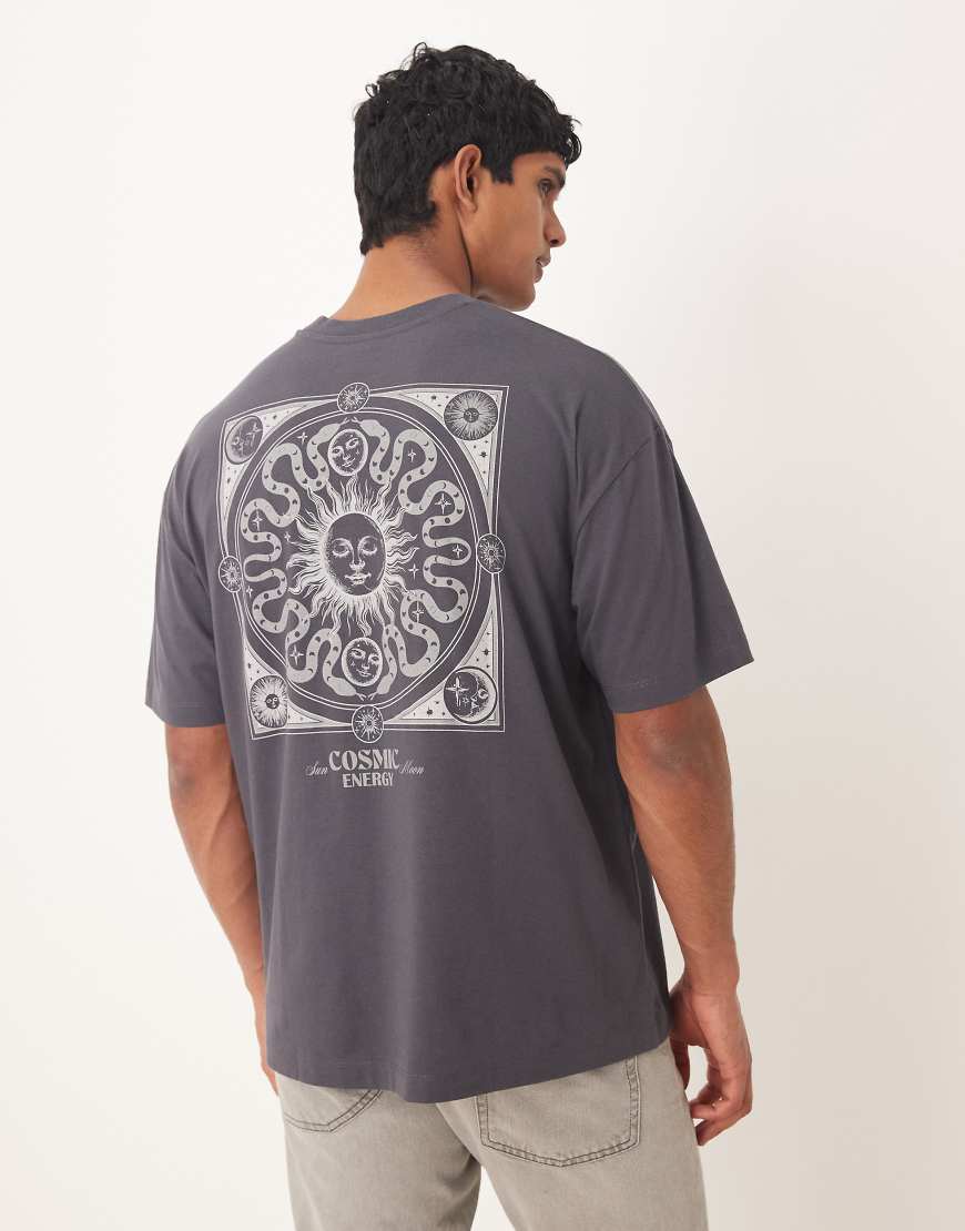 ASOS DESIGN - Oversize-T-Shirt in Anthrazit mit Himmelskörper-Print-Grau ASOS DESIGN - Oversize-T-Shirt in Anthrazit mit Himmelskörper-Print-Grau von ASOS DESIGN