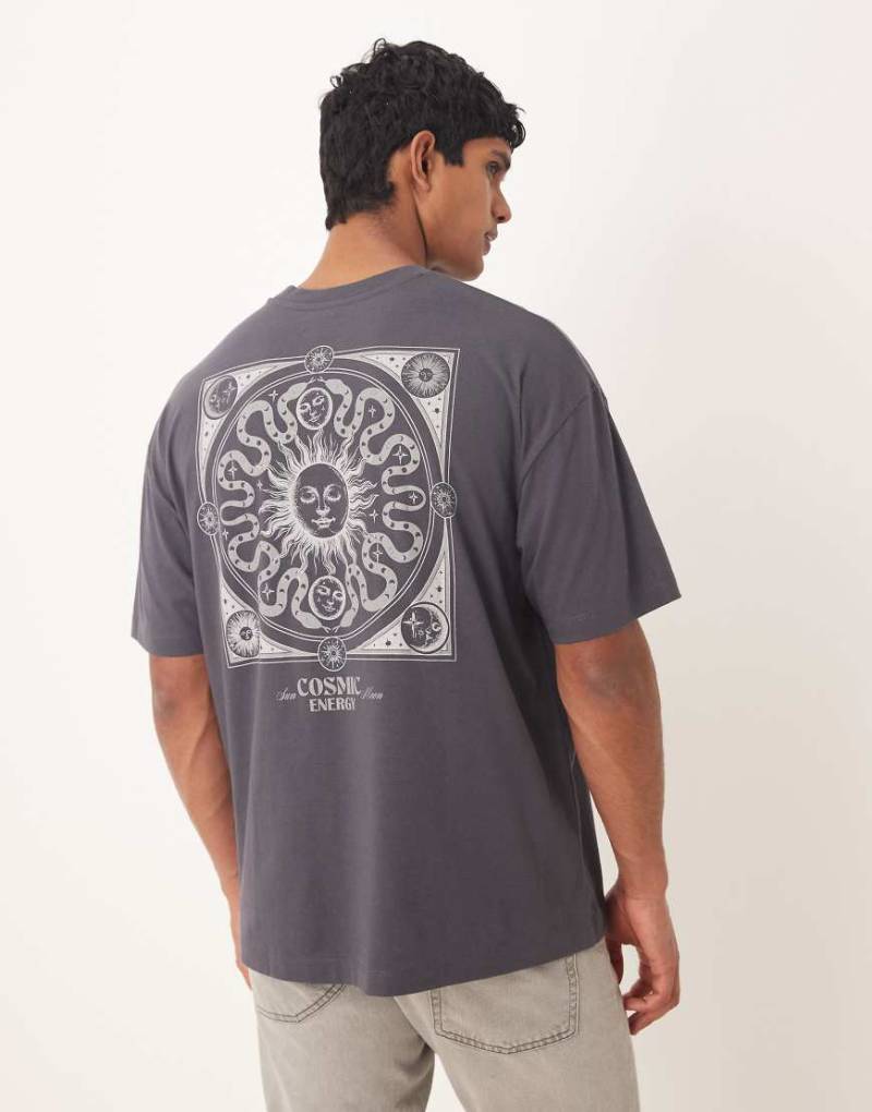 ASOS DESIGN - Oversize-T-Shirt in Anthrazit mit Himmelskörper-Print-Grau von ASOS DESIGN