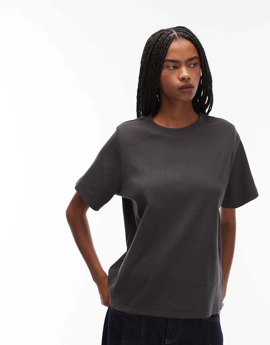 ASOS DESIGN - Oversize-T-Shirt in Anthrazit mit Schulterpolstern-Schwarz von ASOS DESIGN