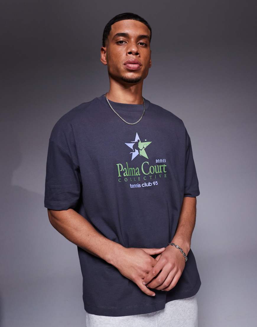 ASOS DESIGN - Oversize-T-Shirt in Anthrazit mit Sportgrafik-Grau ASOS DESIGN - Oversize-T-Shirt in Anthrazit mit Sportgrafik-Grau von ASOS DESIGN