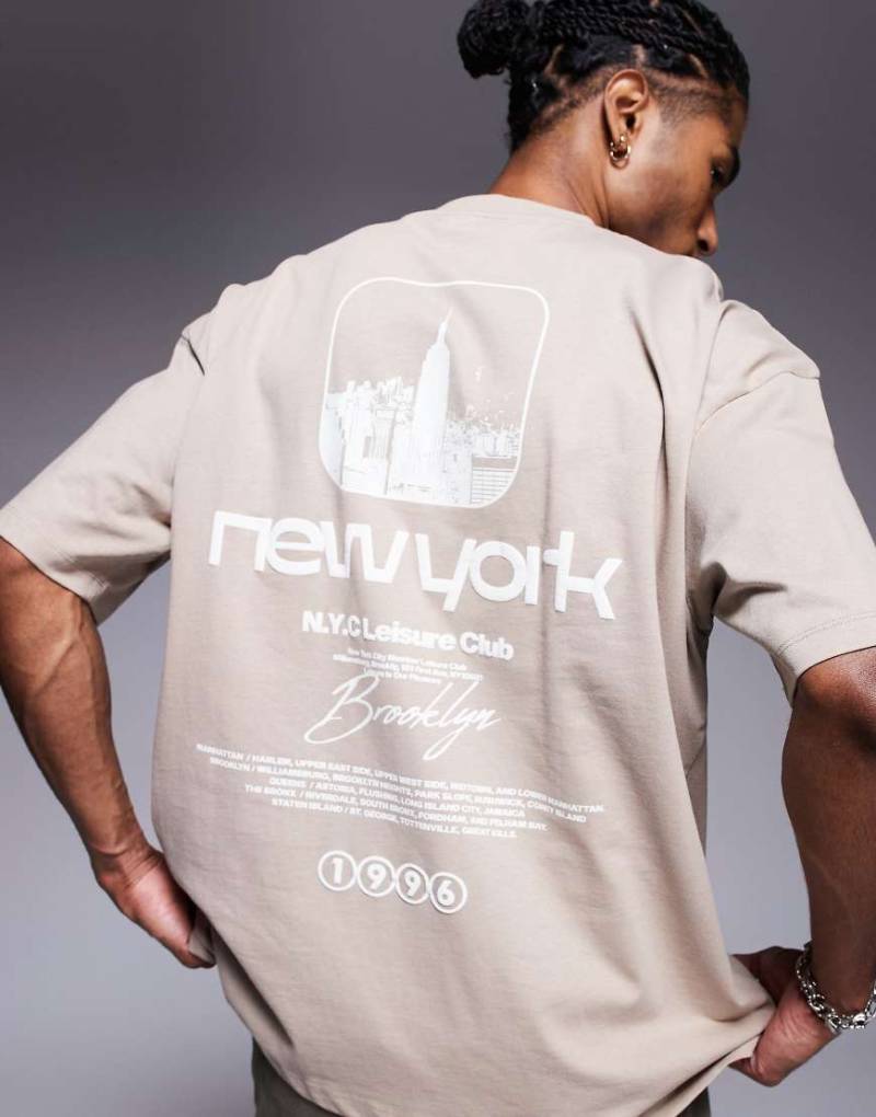 ASOS DESIGN - Oversize-T-Shirt in Beige mit New York-Grafikprint-Neutral von ASOS DESIGN