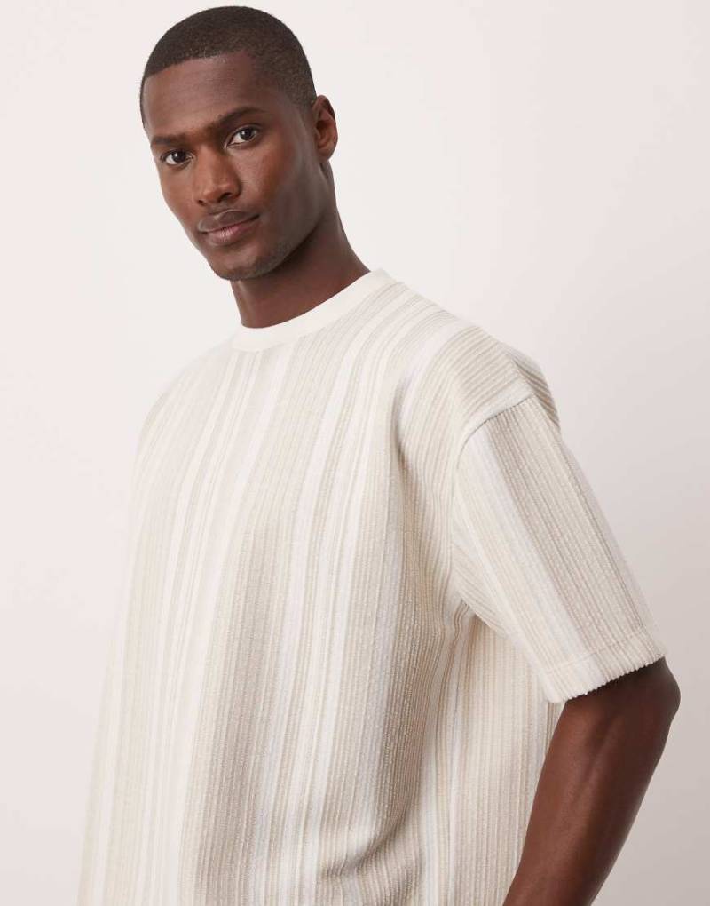 ASOS DESIGN - Oversize-T-Shirt in Beige mit strukturierten, vertikalen Streifen, Kombiteil-Neutral von ASOS DESIGN