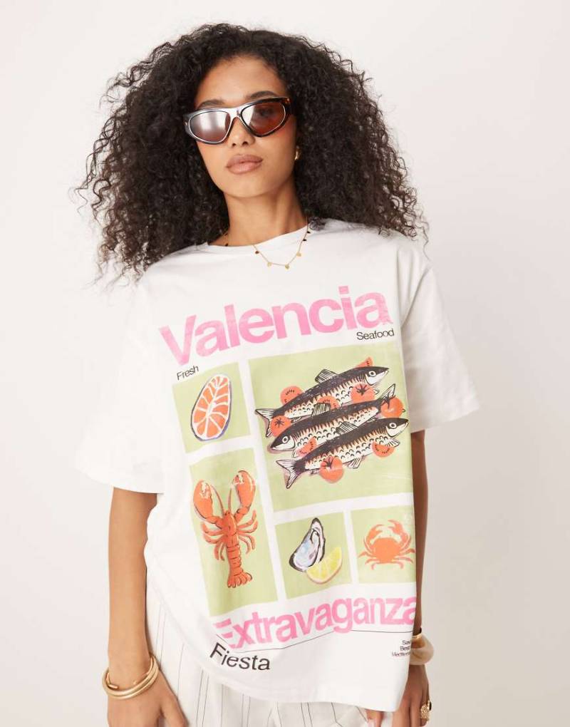 ASOS DESIGN - Oversize-T-Shirt in Blau mit Valencia- und Nahrungsmittel-Grafikprint-Weiß von ASOS DESIGN