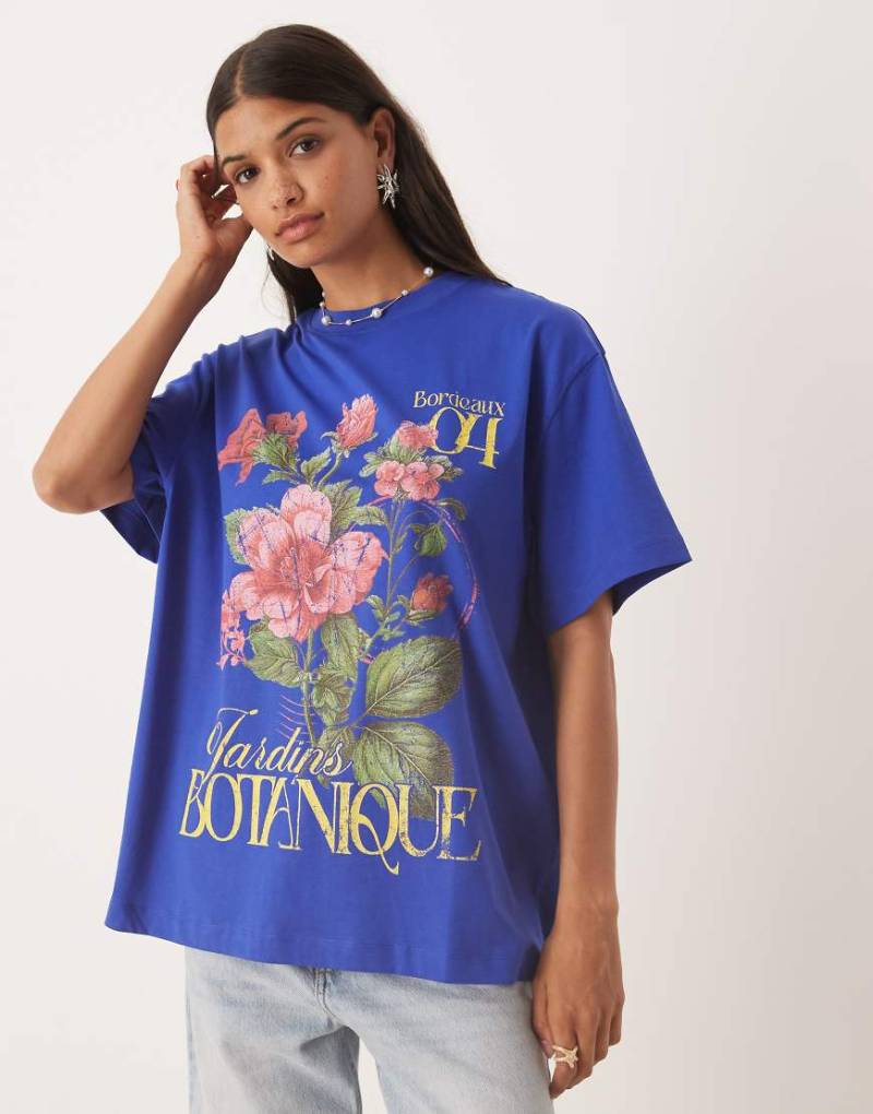 ASOS DESIGN - Oversize-T-Shirt in Blau mit botanischem Blumenprint von ASOS DESIGN