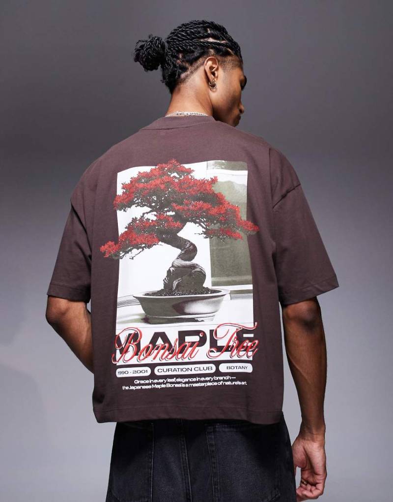 ASOS DESIGN - Oversize-T-Shirt in Braun mit Ahornbaum-Grafik von ASOS DESIGN