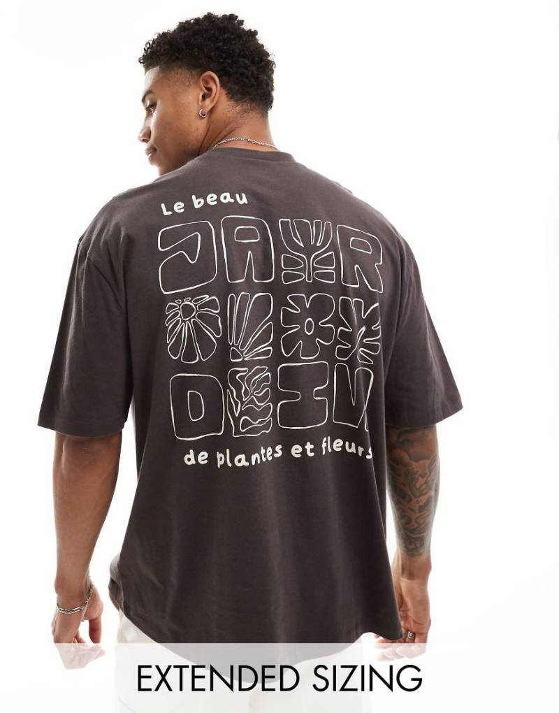 ASOS DESIGN - Oversize-T-Shirt in Braun mit Blumen- und Text-Print hinten von ASOS DESIGN