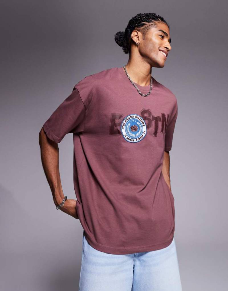 ASOS DESIGN - Oversize-T-Shirt in Braun mit City-Badge und Grafik von ASOS DESIGN