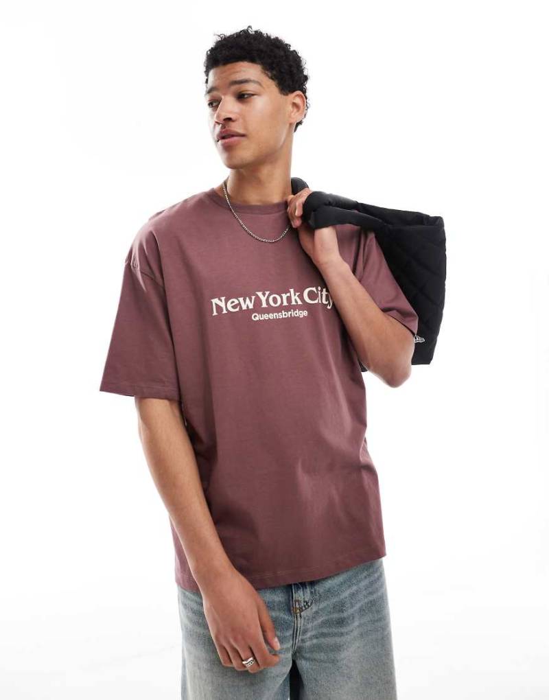 ASOS DESIGN - Oversize-T-Shirt in Braun mit City-Print von ASOS DESIGN