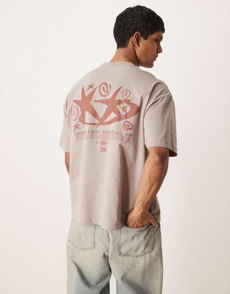 ASOS DESIGN - Oversize-T-Shirt in Braun mit Himmelskörper-Print-Schwarz von ASOS DESIGN