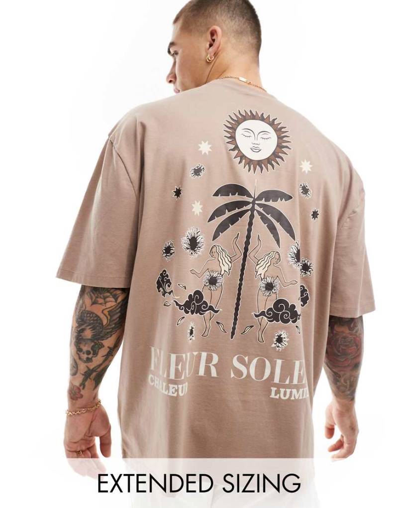 ASOS DESIGN - Oversize-T-Shirt in Braun mit Himmelskörper-Print auf dem Rücken von ASOS DESIGN