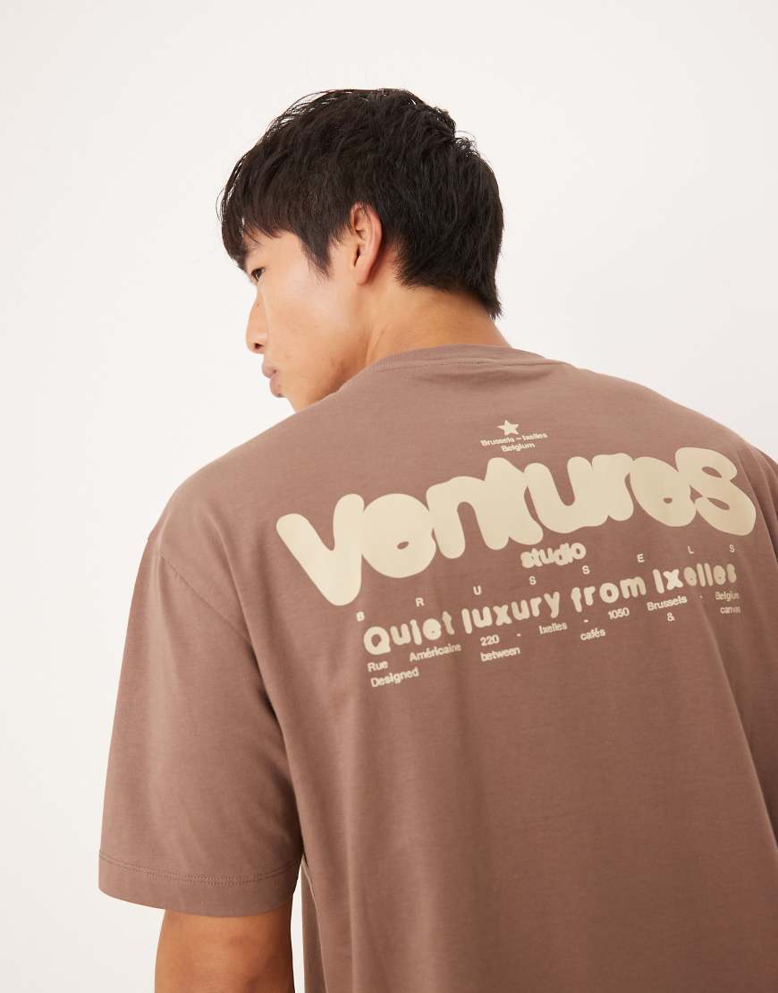 ASOS DESIGN - Oversize-T-Shirt in Braun mit Slogan-Print von ASOS DESIGN