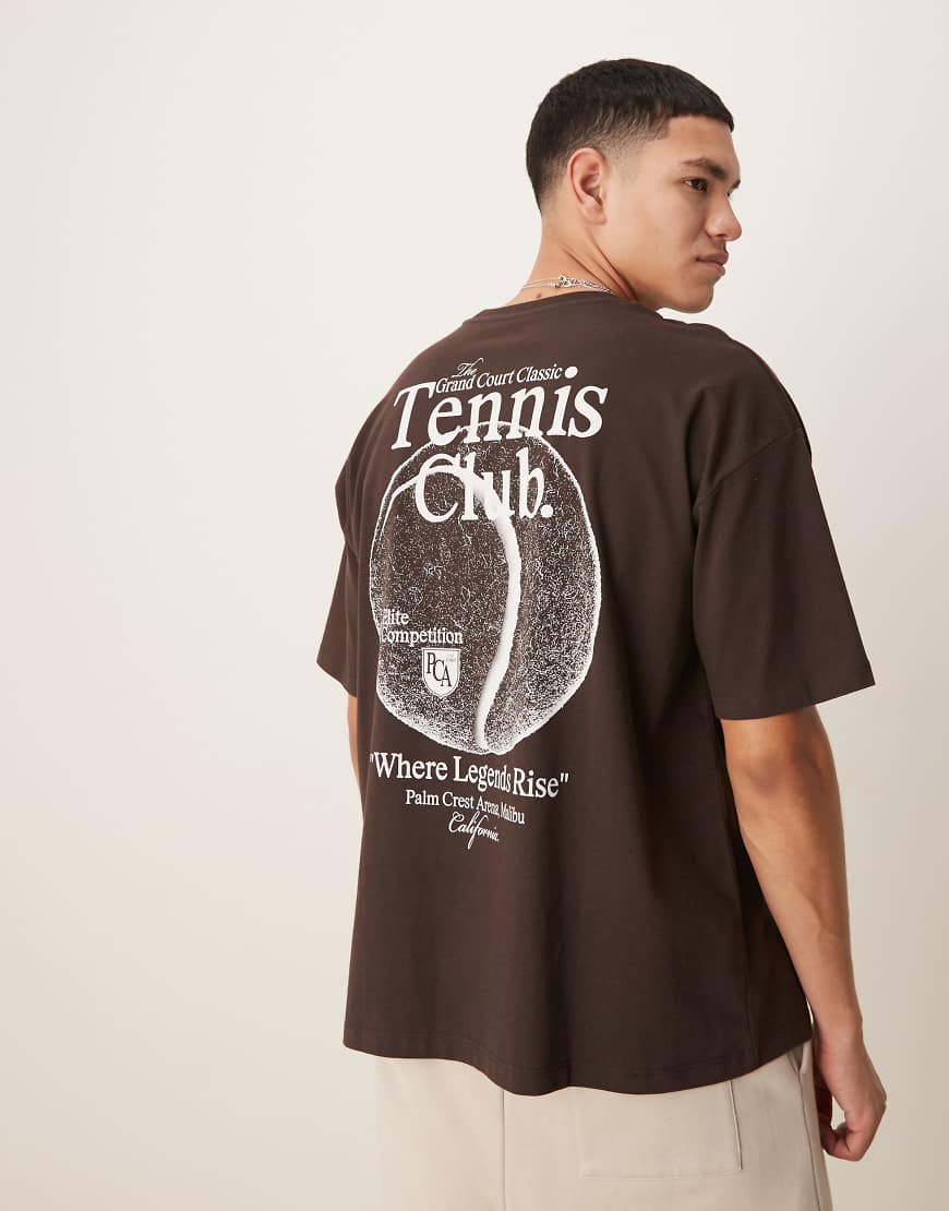 ASOS DESIGN - Oversize-T-Shirt in Braun mit Sport-Grafik ASOS DESIGN - Oversize-T-Shirt in Braun mit Sport-Grafik von ASOS DESIGN