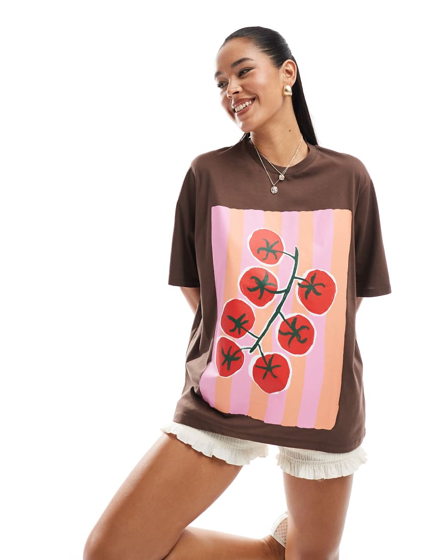 ASOS DESIGN - Oversize-T-Shirt in Braun mit Tomatengrafik von ASOS DESIGN