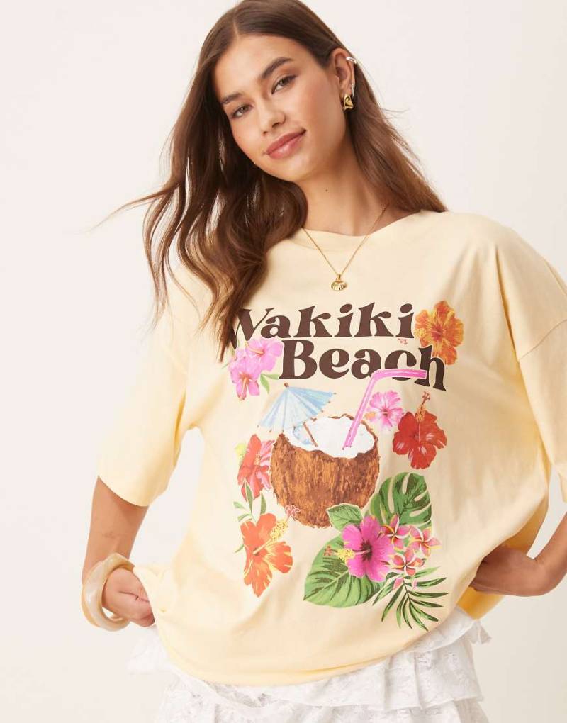 ASOS DESIGN - Oversize-T-Shirt in Buttermilchgelb mit Grafik mit tropischem Urlaubsmotiv von ASOS DESIGN