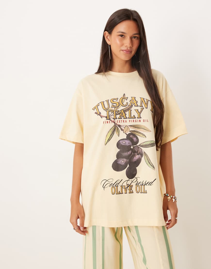 ASOS DESIGN - Oversize-T-Shirt in Buttermilchgelb mit Olivenzweig-Grafikprint ASOS DESIGN - Oversize-T-Shirt in Buttermilchgelb mit Olivenzweig-Grafikprint von ASOS DESIGN
