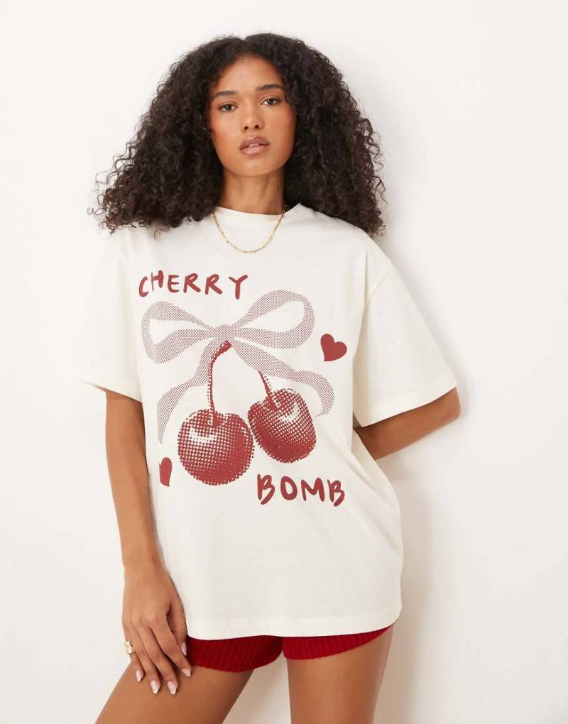 ASOS DESIGN - Oversize-T-Shirt in Creme mit „Cherry Bomb"-Grafikmotiv-Weiß von ASOS DESIGN