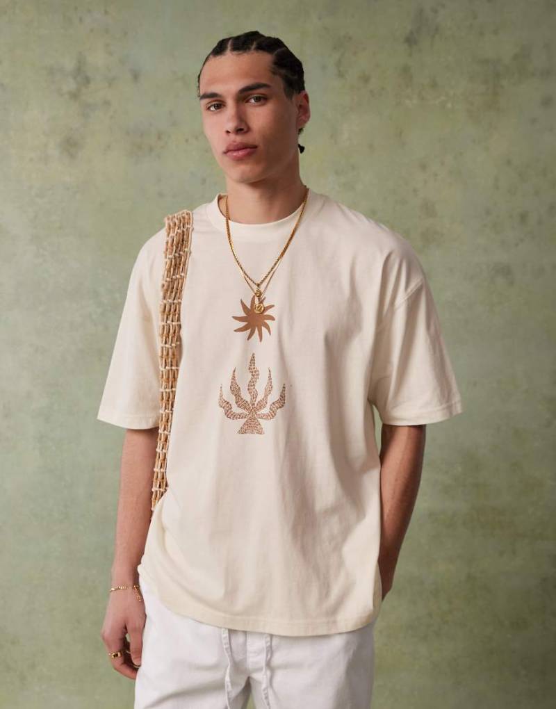 ASOS DESIGN - Oversize-T-Shirt in Creme mit Himmelskörper-Grafikprint-Weiß von ASOS DESIGN