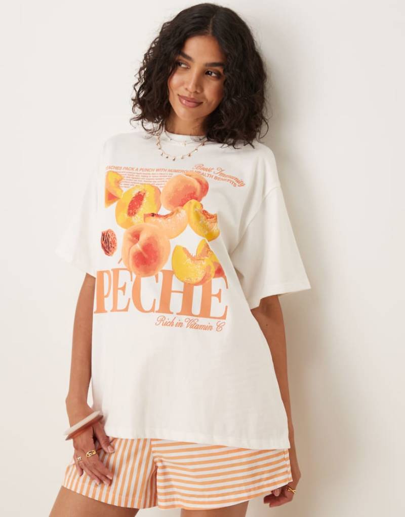 ASOS DESIGN - Oversize-T-Shirt in Creme mit Pfirsich-Grafikprint-Weiß von ASOS DESIGN