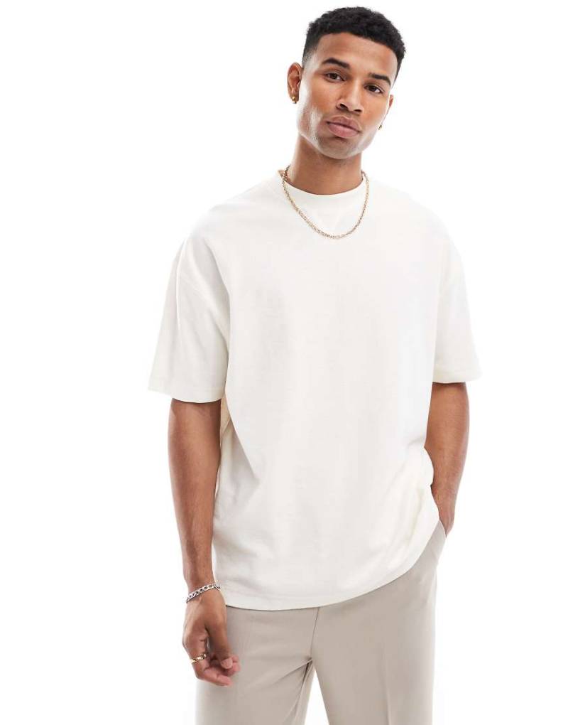 ASOS DESIGN - Oversize-T-Shirt in Creme mit Rundhalsausschnitt-Weiß von ASOS DESIGN