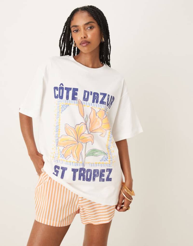 ASOS DESIGN - Oversize-T-Shirt in Cremeweiß mit „St. Tropez"-Print von ASOS DESIGN