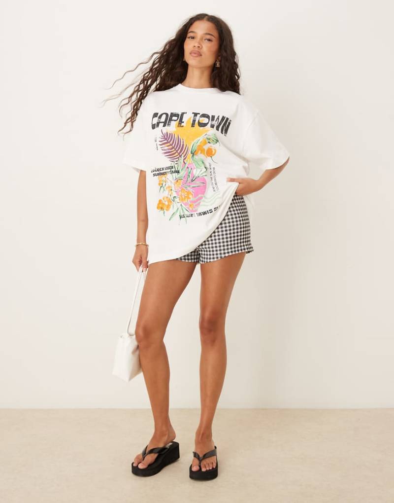 ASOS DESIGN - Oversize-T-Shirt in Cremeweiß mit Cape-Town-Print-Neutral von ASOS DESIGN