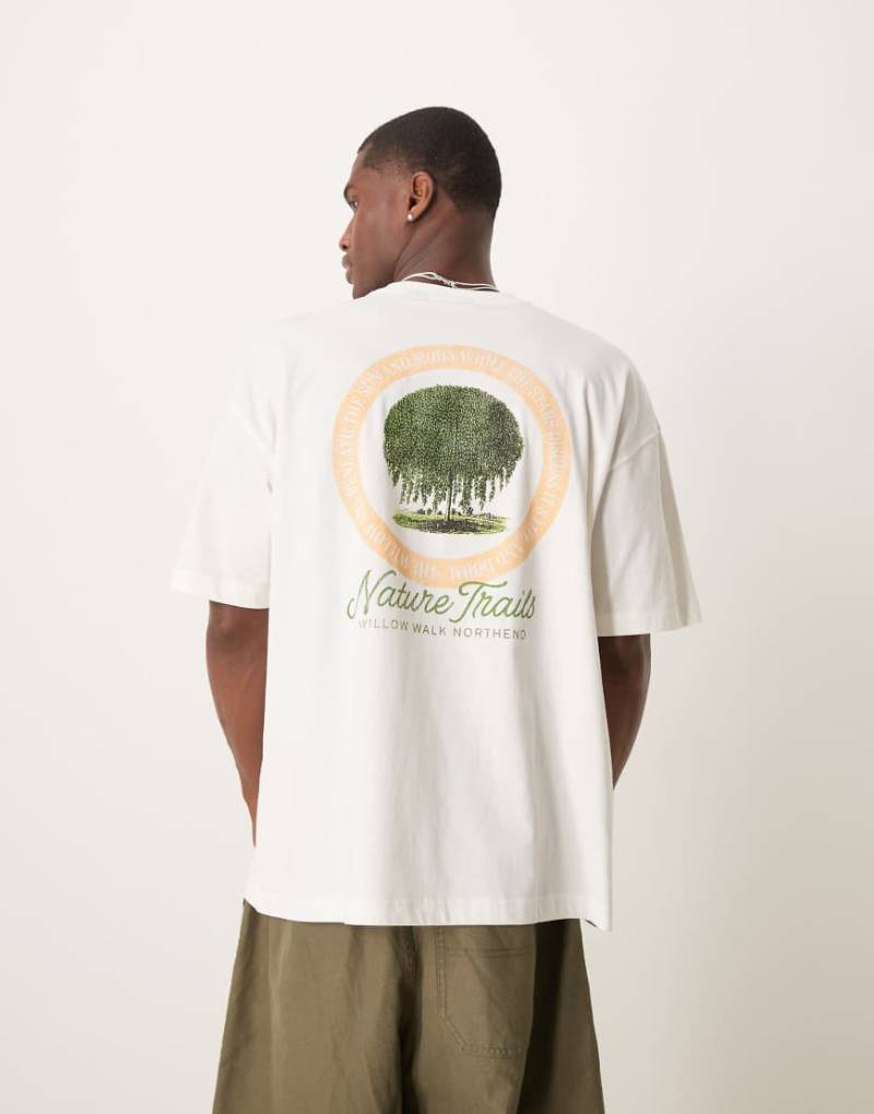 ASOS DESIGN - Oversize-T-Shirt in Cremeweiß mit Landschaftsgrafik-Print von ASOS DESIGN