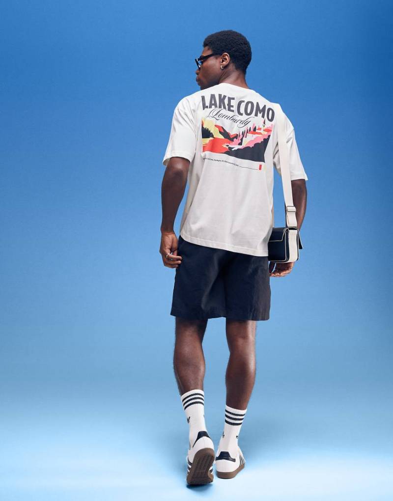 ASOS DESIGN - Oversize-T-Shirt in Cremeweiß mit Landschaftsgrafik-Print ASOS DESIGN - Oversize-T-Shirt in Cremeweiß mit Landschaftsgrafik-Print von ASOS DESIGN