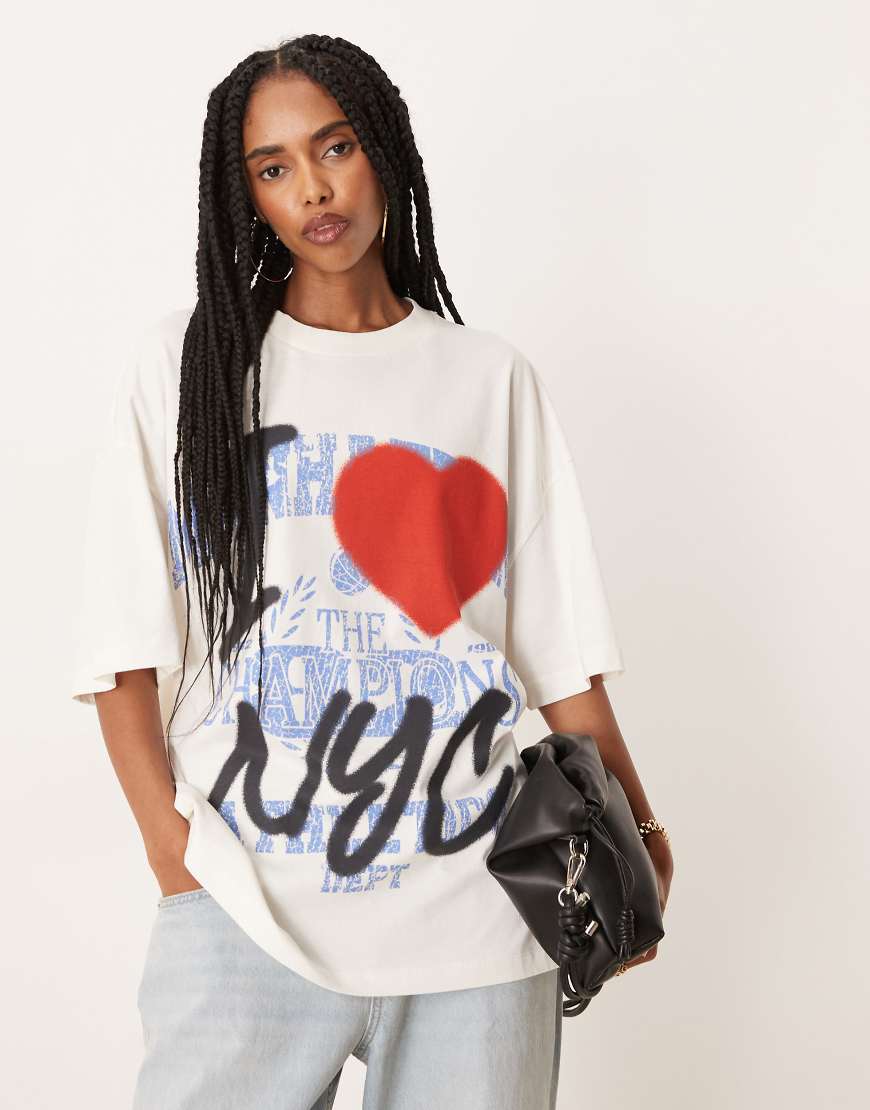 ASOS DESIGN - Oversize-T-Shirt in Cremeweiß mit NYC-Print von ASOS DESIGN