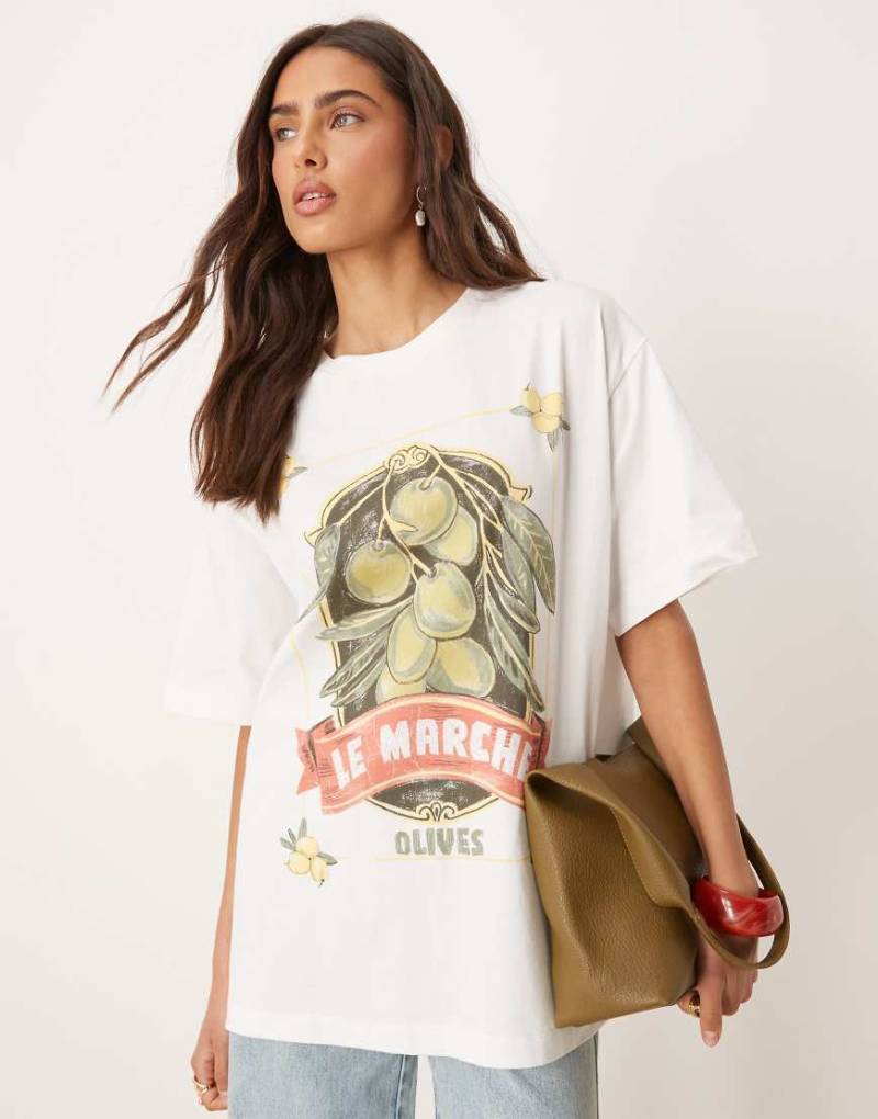 ASOS DESIGN - Oversize-T-Shirt in Cremeweiß mit Oliven-Print von ASOS DESIGN