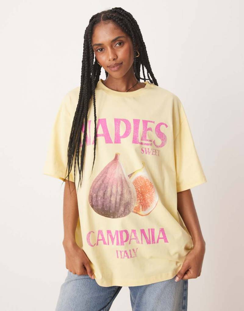 ASOS DESIGN - Oversize-T-Shirt in Gelb mit Naples-Frucht-Print von ASOS DESIGN