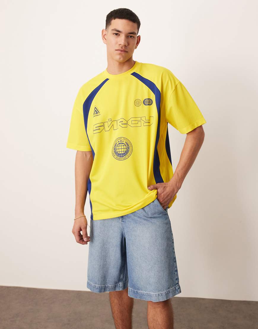 ASOS DESIGN - Oversize-T-Shirt in Gelb mit Sport-Print und Einsätzen von ASOS DESIGN