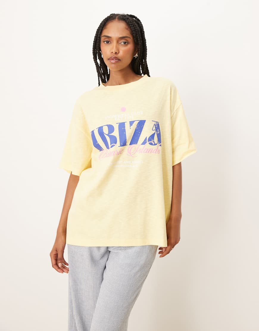 ASOS DESIGN - Oversize-T-Shirt in Gelb mit Strukturmuster und „Ibiza"-Grafikprint ASOS DESIGN - Oversize-T-Shirt in Gelb mit Strukturmuster und „Ibiza"-Grafikprint von ASOS DESIGN