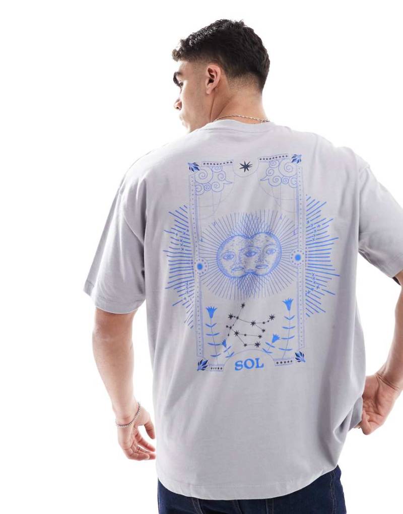 ASOS DESIGN - Oversize-T-Shirt in Grau mit Himmelskörper-Print von ASOS DESIGN