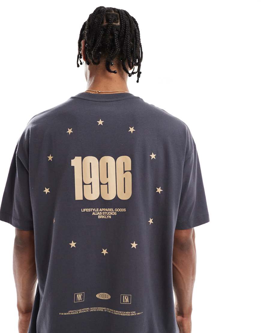 ASOS DESIGN - Oversize-T-Shirt in Grau mit Straßenname-Grafikprint von ASOS DESIGN