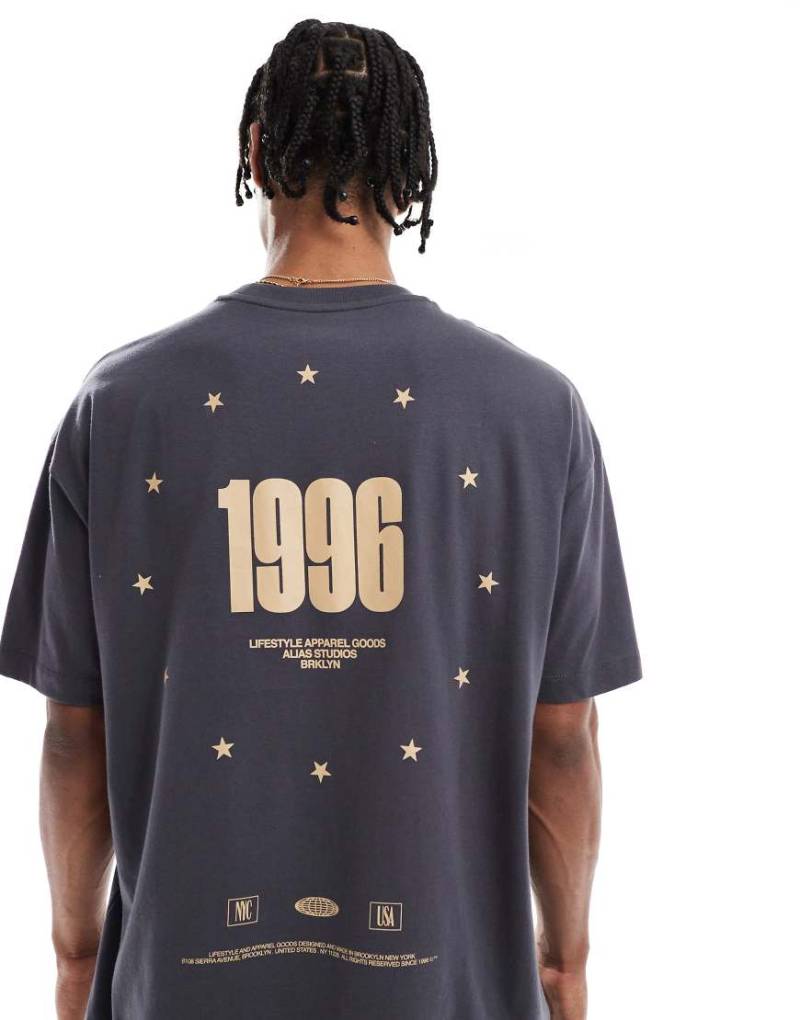 ASOS DESIGN - Oversize-T-Shirt in Grau mit Straßenname-Grafikprint von ASOS DESIGN