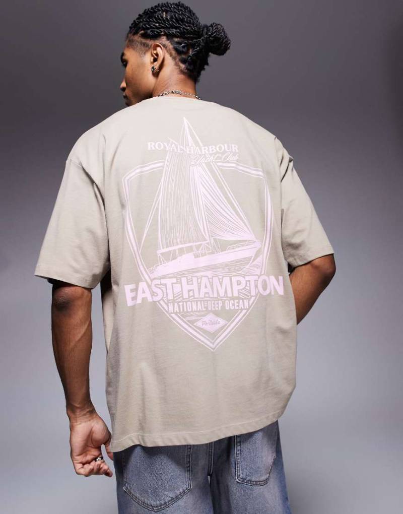 ASOS DESIGN - Oversize-T-Shirt in Graubeige mit Segelboot-Print-Neutral von ASOS DESIGN