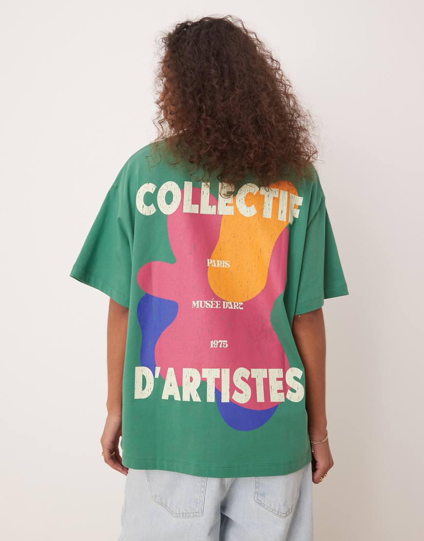 ASOS DESIGN - Oversize-T-Shirt in Grün mit „Collectif d'Artistes"-Grafikprint auf dem Rücken ASOS DESIGN - Oversize-T-Shirt in Grün mit „Collectif d'Artistes"-Grafikprint auf dem Rücken von ASOS DESIGN