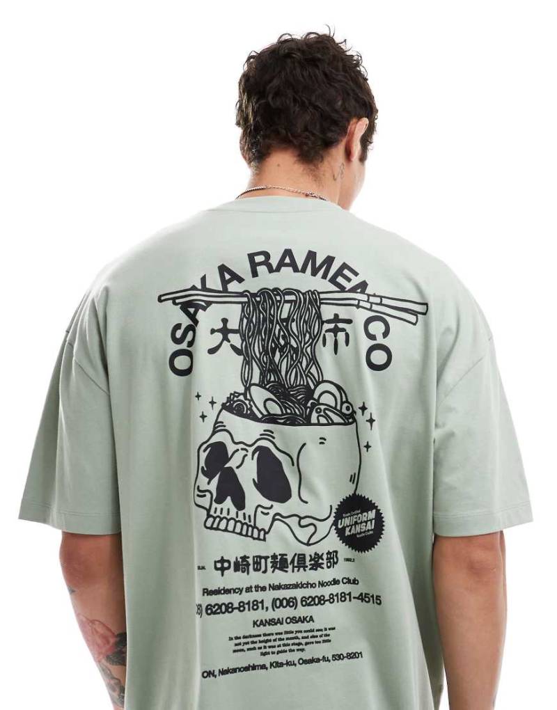 ASOS DESIGN - Oversize-T-Shirt in Grün mit Ramen-Rückenprint von ASOS DESIGN