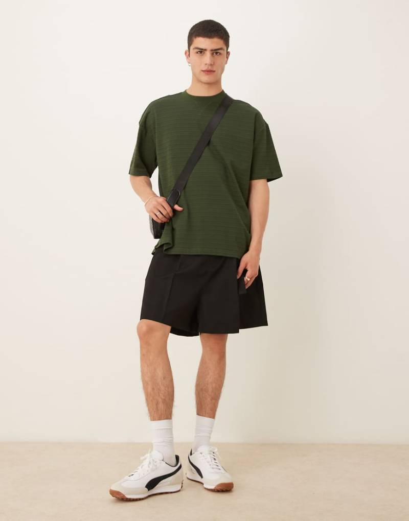 ASOS DESIGN - Oversize-T-Shirt in Grün mit strukturierten Streifen-Bunt von ASOS DESIGN